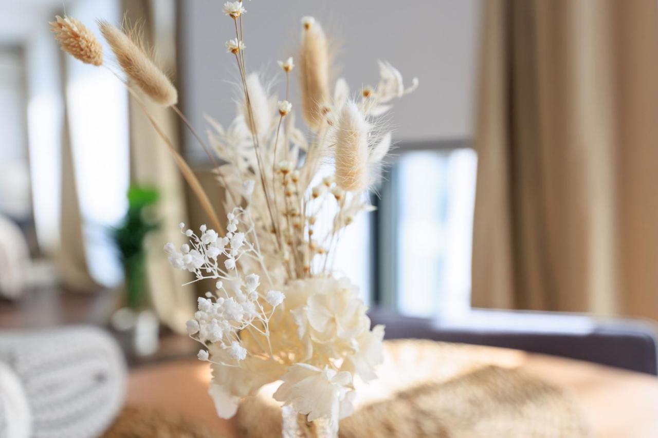 Global Living - Design Apartment I Rathausplatz I Beamer I Ac I Kitchen I Augsburg Ngoại thất bức ảnh